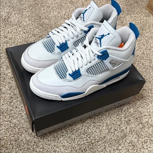 Jordan Retro 4 Military